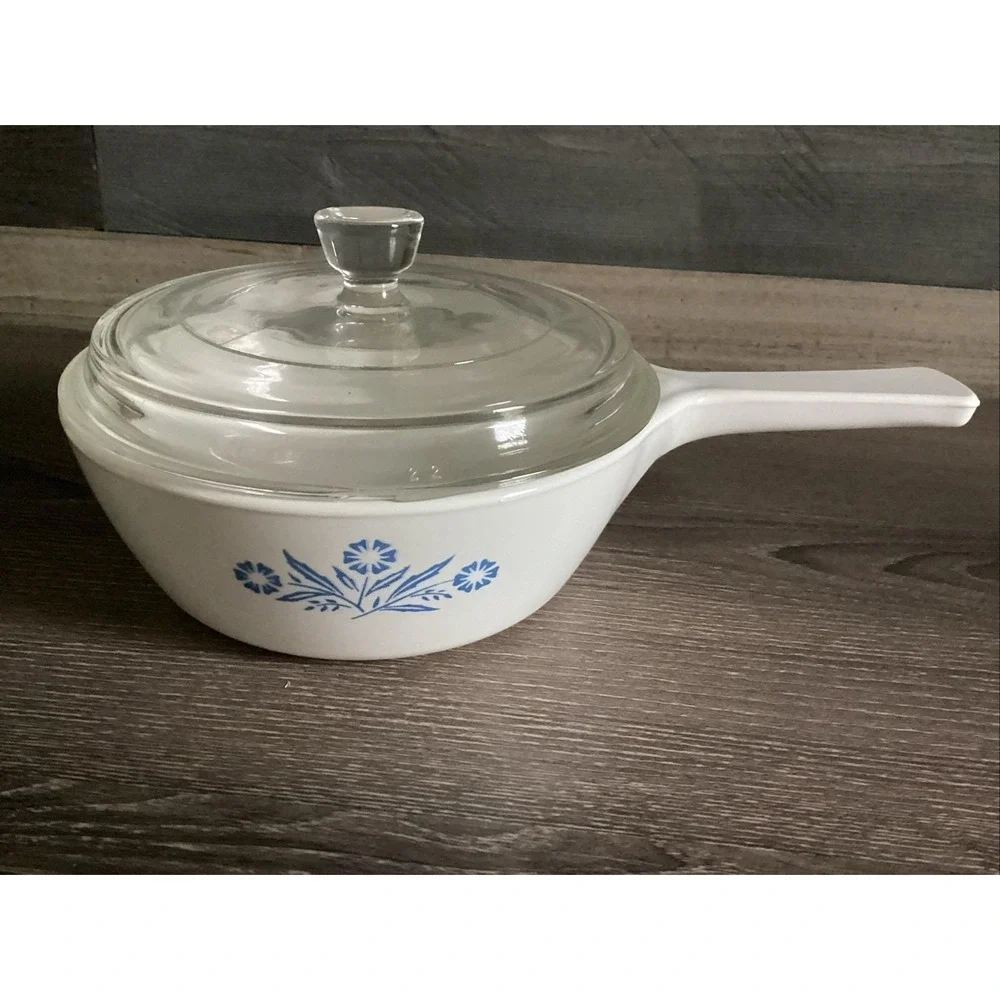 Corning Ware Blue Cornflower P-81-B 1 Pint Saucepan with Pyrex Glass Lid USA